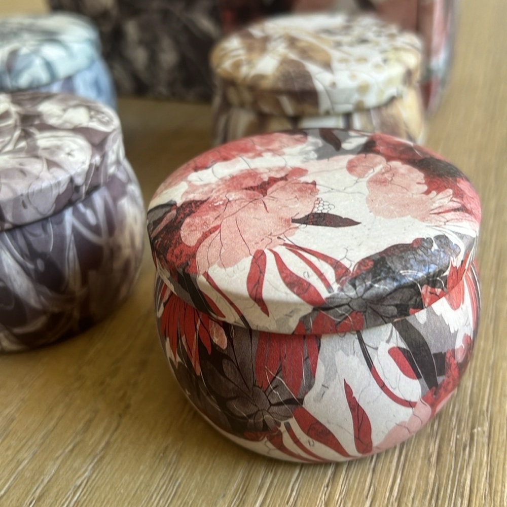 Gift box of 4 soy wax candles Scents:French Vanilla, Lavender, Freesia, Rosemary - Picture 13 of 14